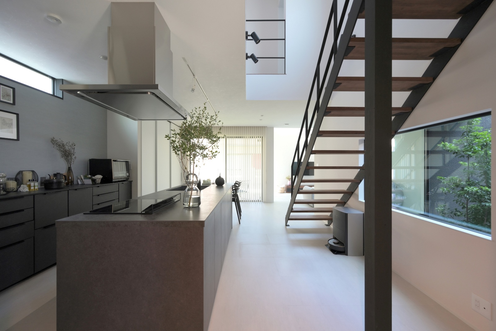 隠して魅せる家